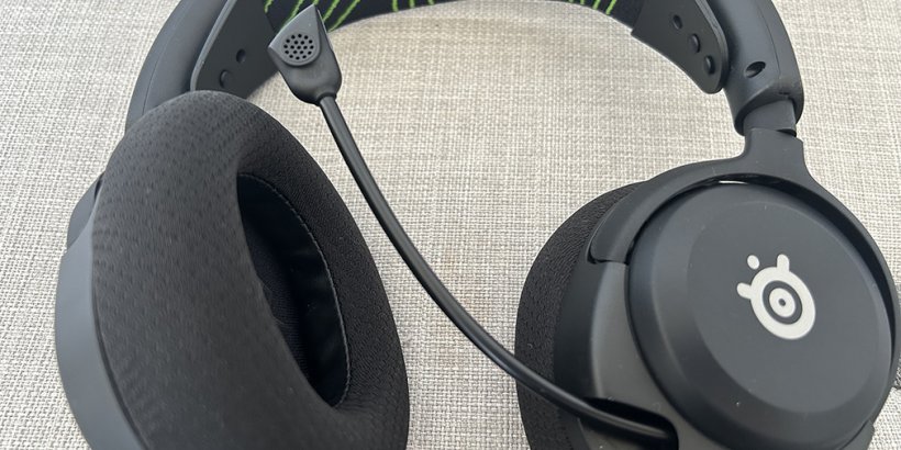 The Steelseries Headphones with a microphone