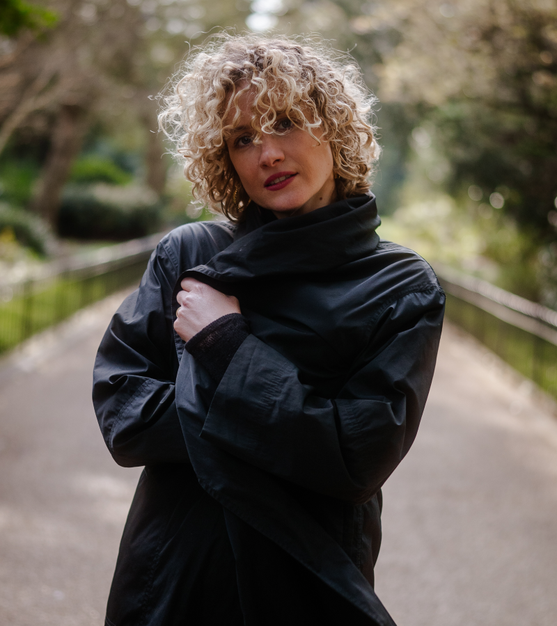 Headshot of singer Jenny Plant