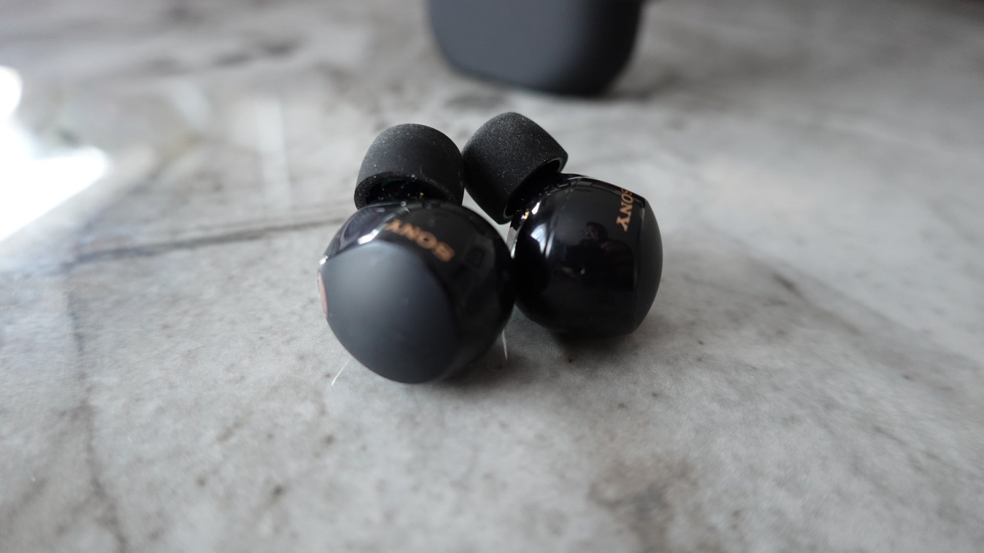 Sony WF-1000XM5 earbuds