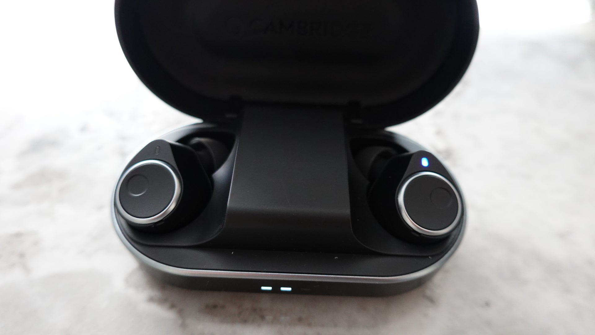 Cambridge Audio Melomania M100 case open