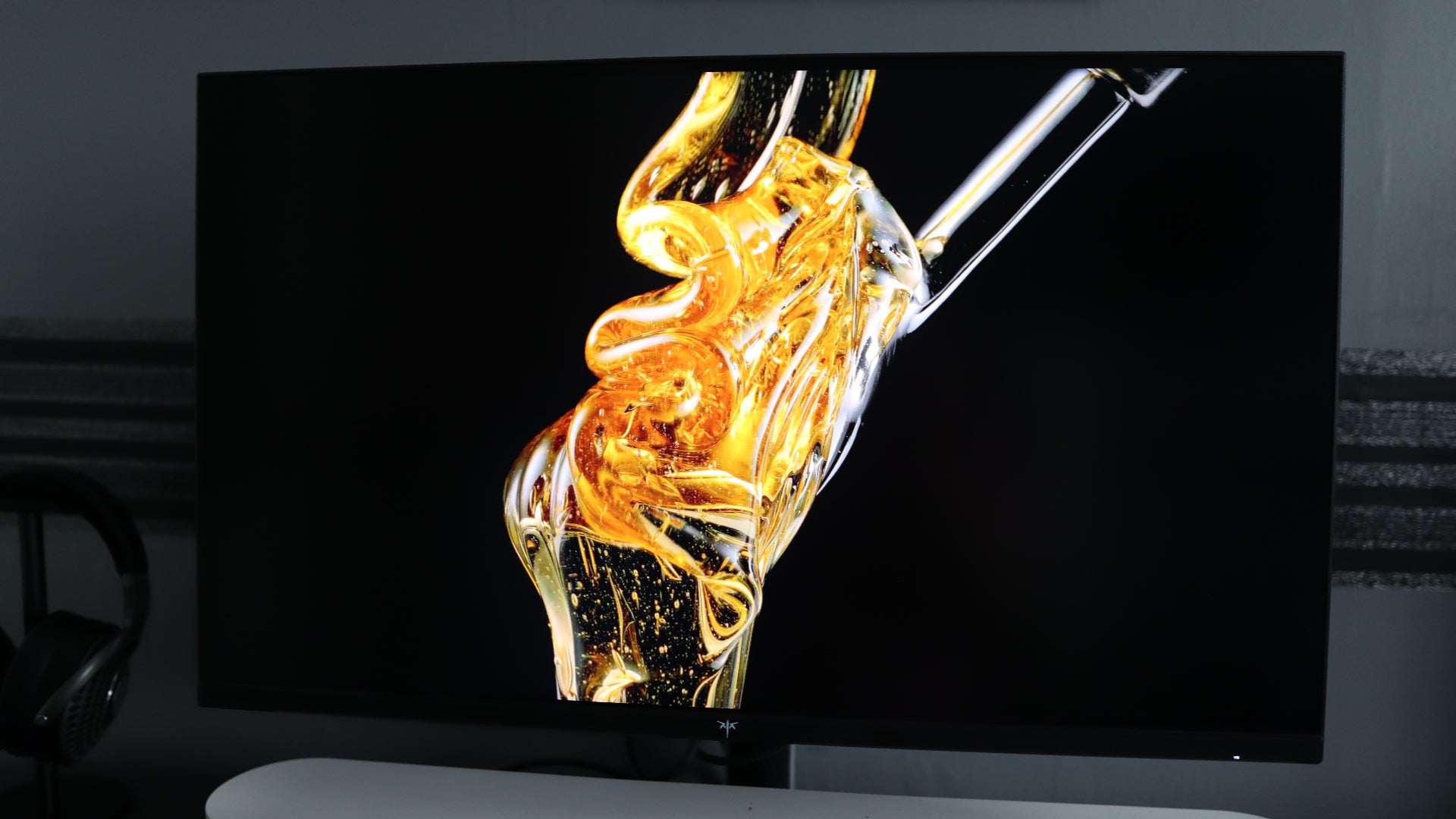 KTC M27P6 gaming monitor screen closeup